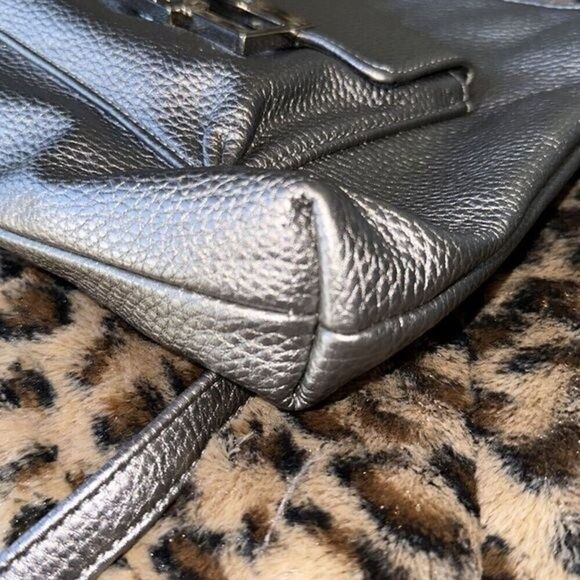 Tahari leather pewter metallic cross body bag - Picture 6 of 8